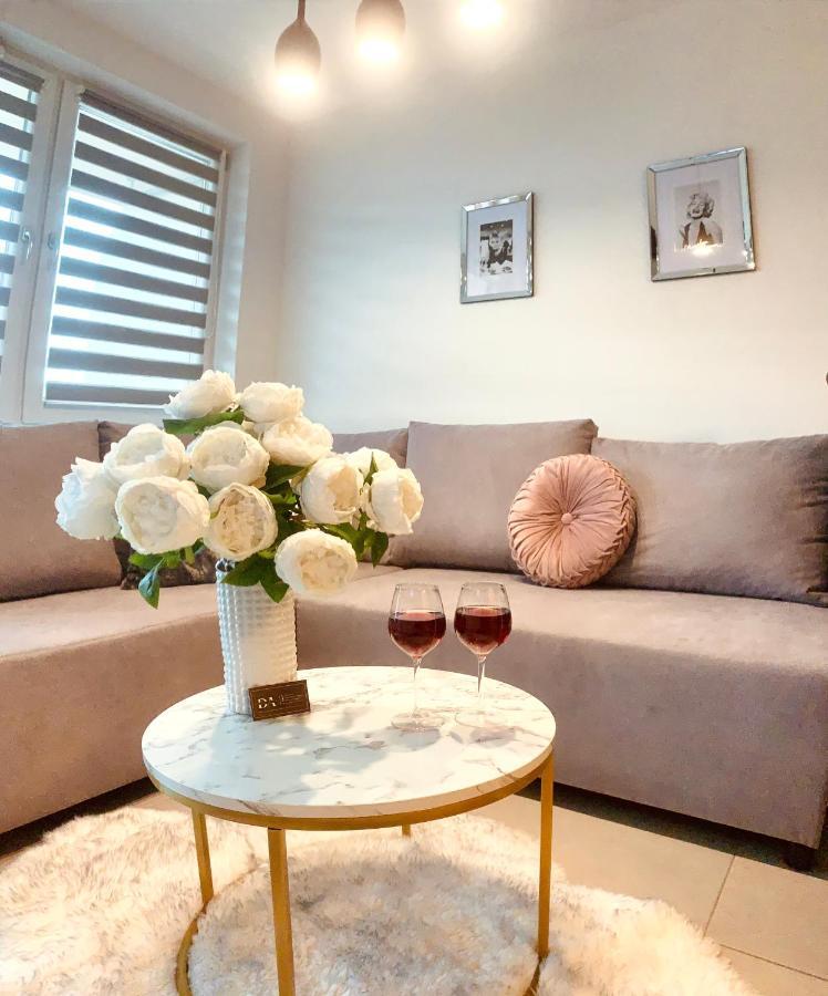 ז'שוב Downtown Apartments Family&Friends מראה חיצוני תמונה