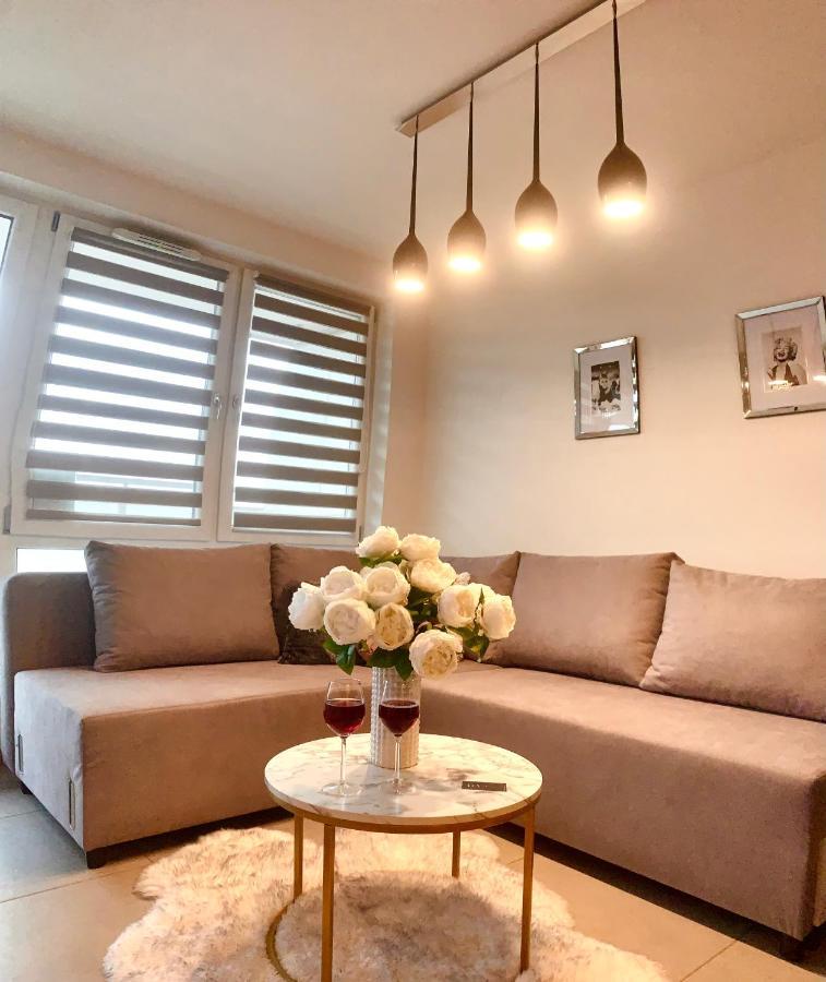 ז'שוב Downtown Apartments Family&Friends מראה חיצוני תמונה