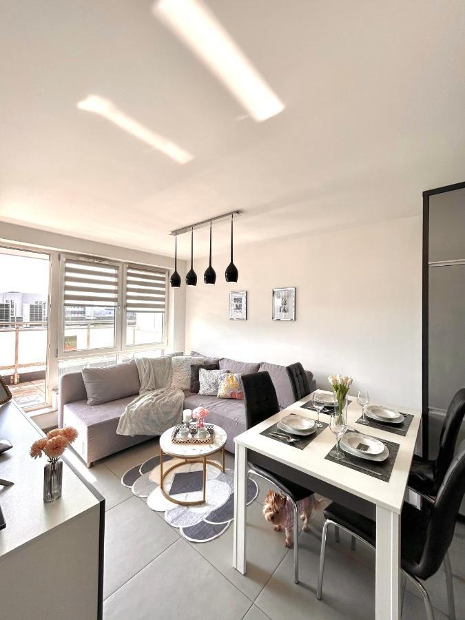 ז'שוב Downtown Apartments Family&Friends מראה חיצוני תמונה