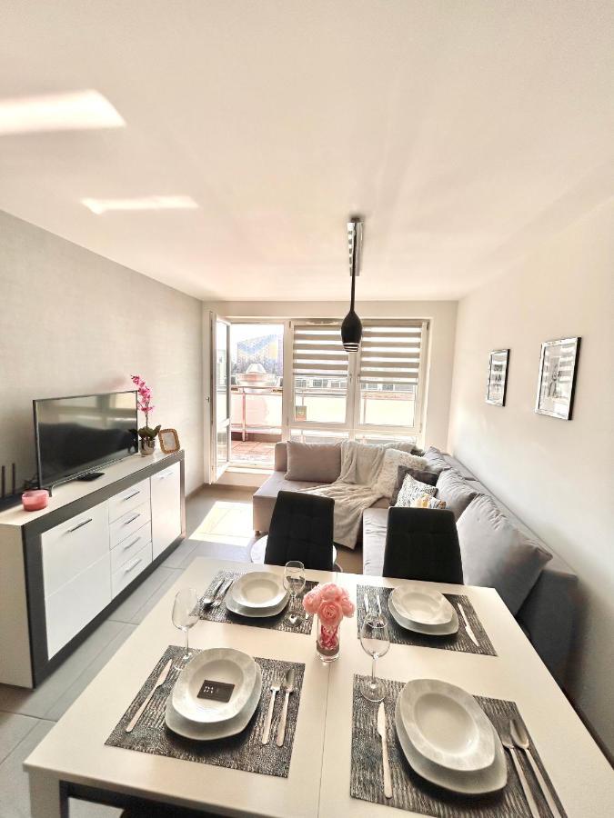 ז'שוב Downtown Apartments Family&Friends מראה חיצוני תמונה