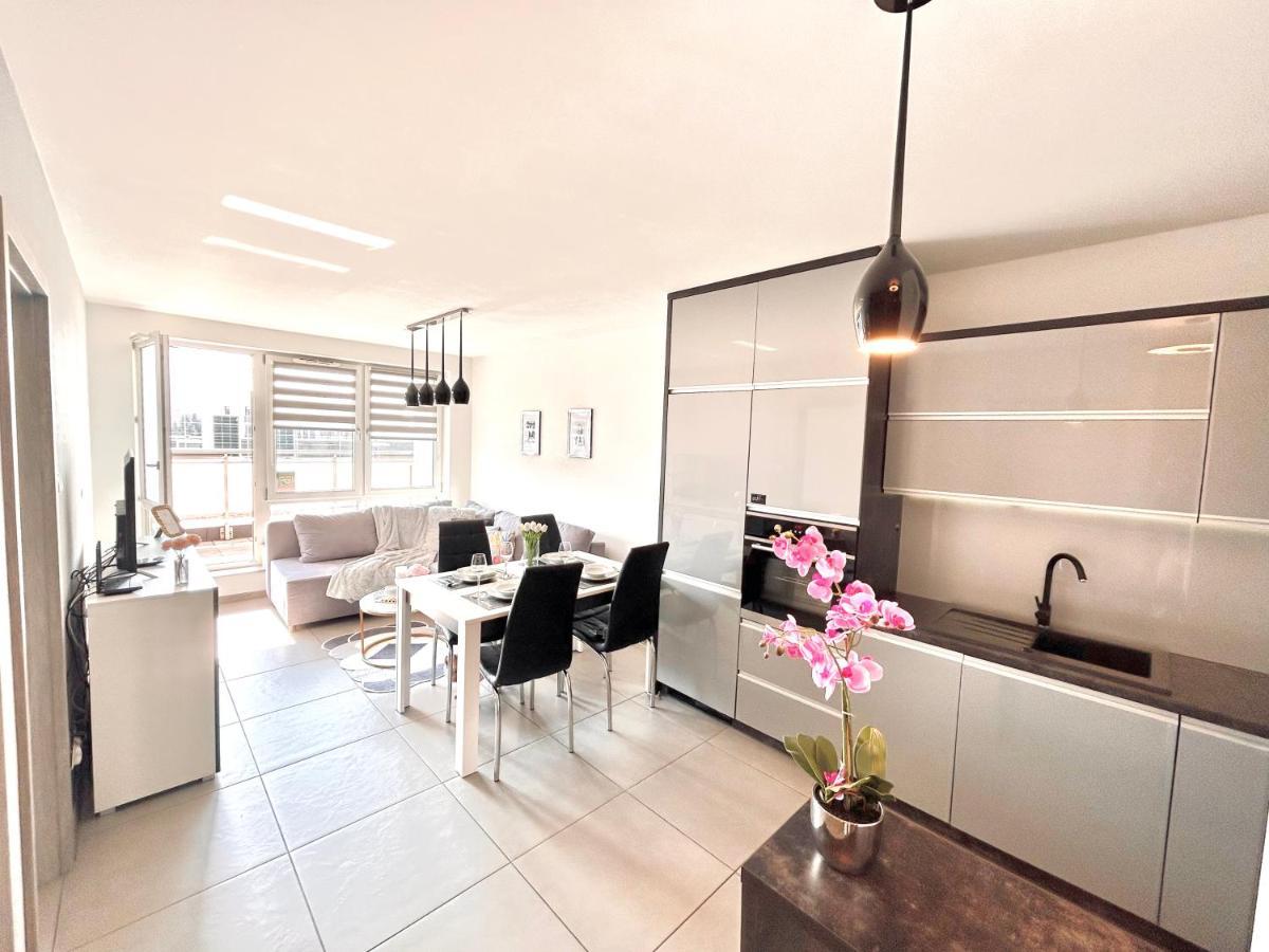 ז'שוב Downtown Apartments Family&Friends מראה חיצוני תמונה