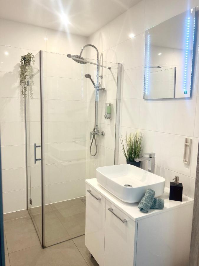 ז'שוב Downtown Apartments Family&Friends מראה חיצוני תמונה