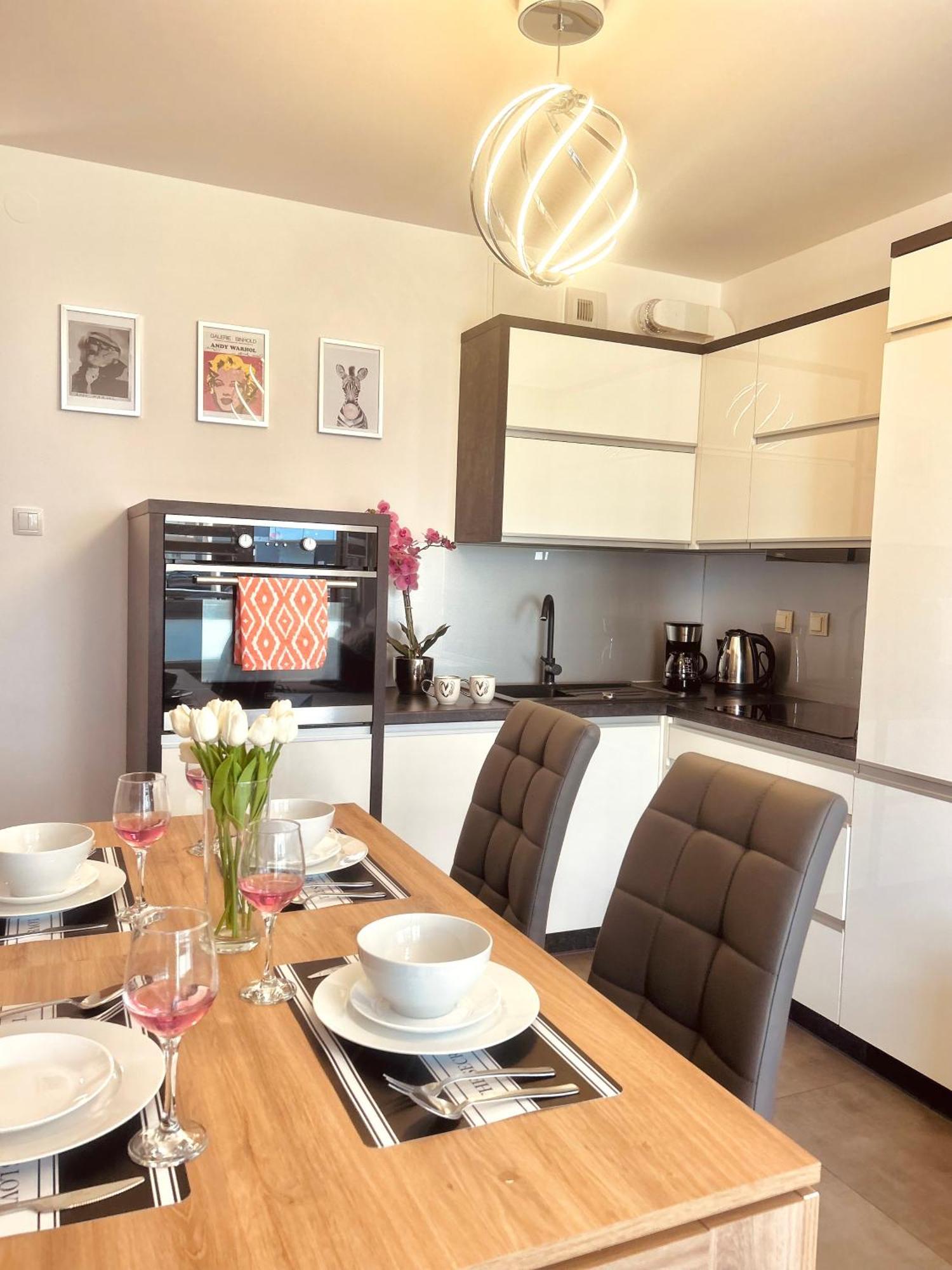 ז'שוב Downtown Apartments Family&Friends מראה חיצוני תמונה